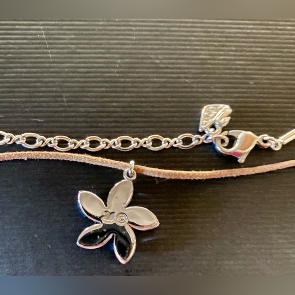 💠LEATHER & SILVER NECKLACE, FLOWER-SHAPED PENDANT AND DIAMOND STONE💠 - Picture 5 of 10